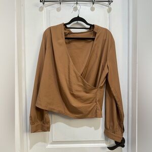 Women’s long sleeve top. Size large.